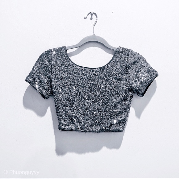Forever 21 Tops - ✨4/$25✨ Forever 21 Sequin Cropped Top